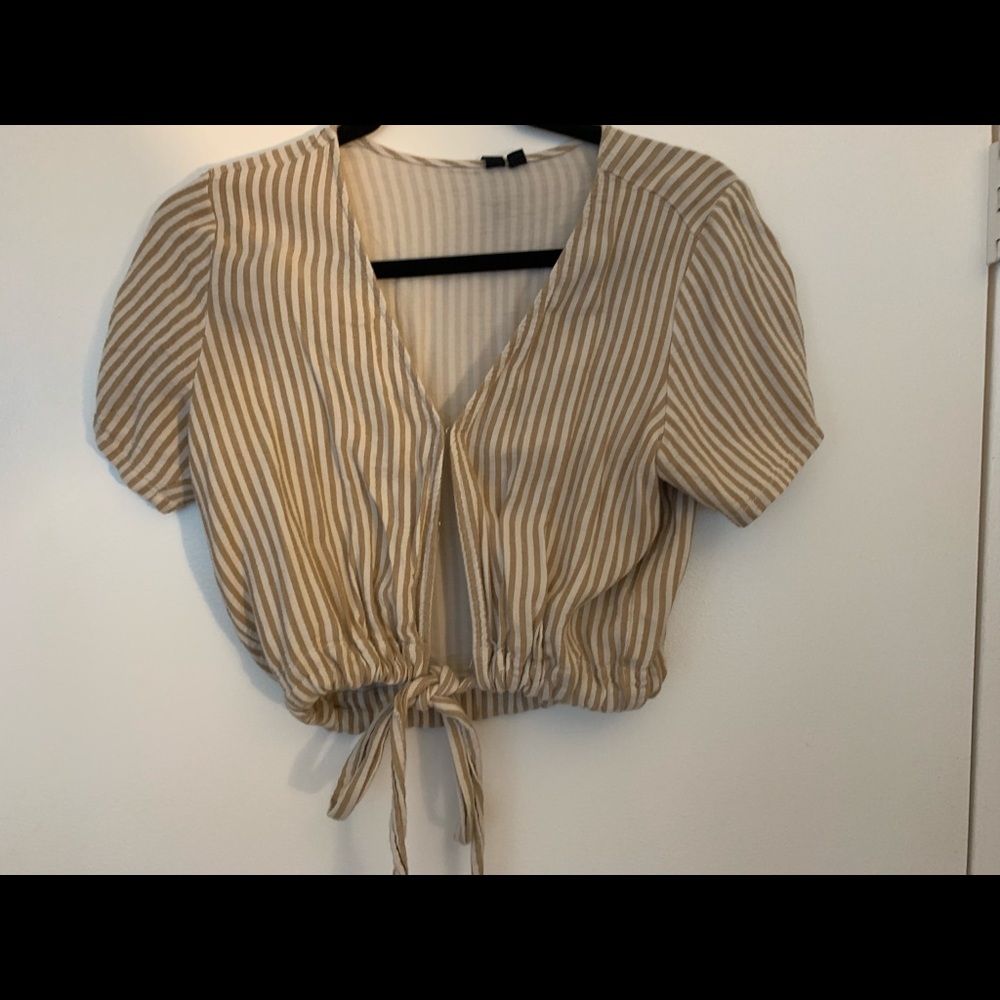 Knotsisters short sleeve beige stripped top